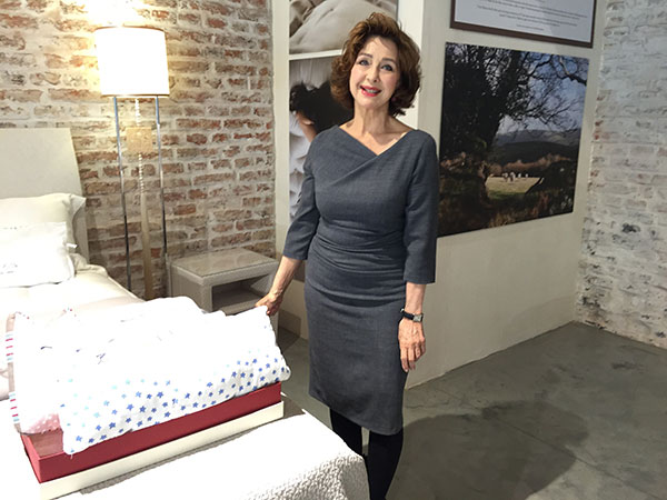 Christine Kaufmann stellt ihr Schönheitsschlaf-Kissen vor